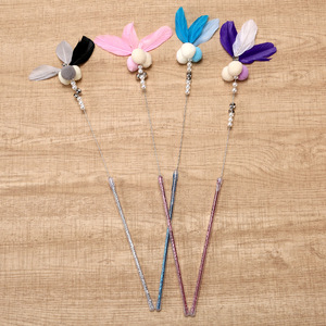 Bâton de chatouillage pour chat avec plume et clochette - Jouet sonore artisanal pour chats, Fournitures pour animaux de compagnie - Product Image 4