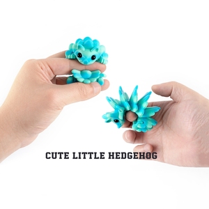 Hérisson flexible, mignon et interactif, en matériau écologique, riche en couleurs, pour la collection d'animaux et de dinosaures - Product Image 3