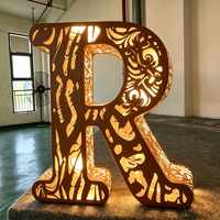 Lettres lumineuses en diamant, lettres perforées latérales, logo LED doré, enseigne commerciale