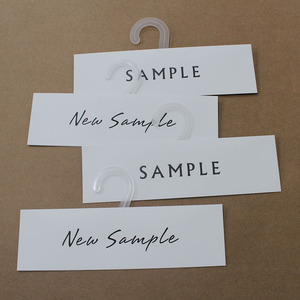 Etichette Pendenti per Abbigliamento in Cartoncino Nero con Gancio a Forma di Punto <span class=keywords><strong>Interrogativo</strong></span>, Certificato FSC, Superficie Verniciata, Stampa CMYK - Product Image 4