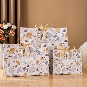 Borsa Regalo <span class=keywords><strong>di</strong></span> Lusso Personalizzata con Motivo Terrazzo in Carta Avorio, Elegante Manico con Nastro Dorato, Confezione per Boutique e <span class=keywords><strong>Abbigliamento</strong></span> - Product Image 5