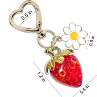 Porte-clés breloque mignon en forme de fraise avec fermoir cœur et pendentif marguerite, accessoire de mode pour sac à main, vente en gros, OEM, personnalisé