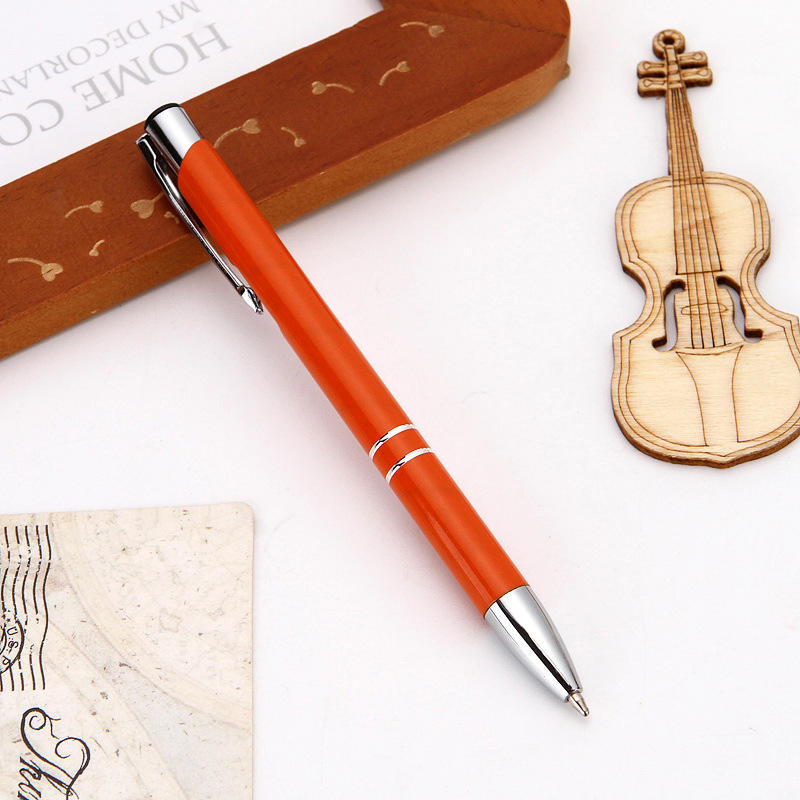 ที่ใส่ปากกาสีแดง