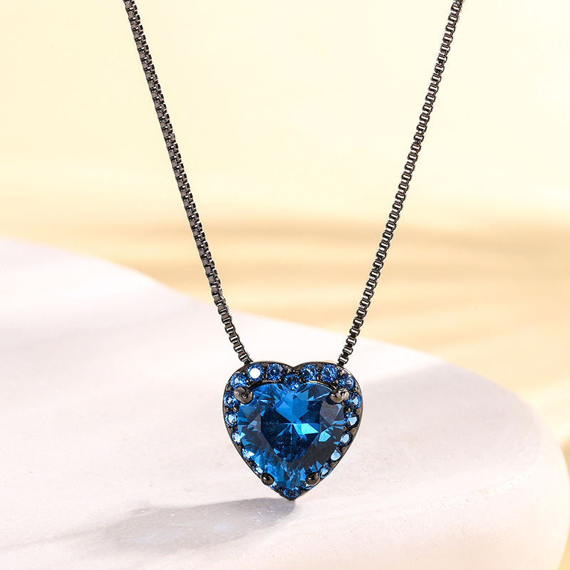Pendentif en cristal pointu bleu et or noir avec chaîne