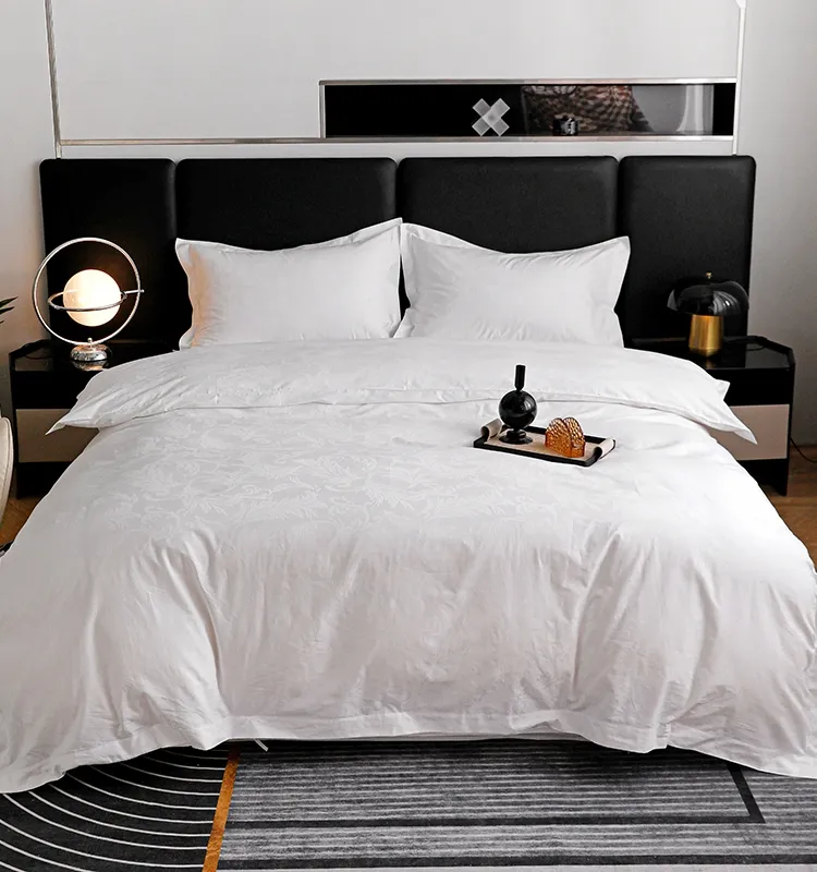 Desain baru kamar tidur dicetak Logo bordir set selimut penutup mikrofiber untuk sprei Queen King Single ukuran ganda