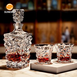 OEM Gift Box Set da 7 pezzi <span class=keywords><strong>bottiglia</strong></span> di Whisky <span class=keywords><strong>e</strong></span> <span class=keywords><strong>bicchieri</strong></span> con supporto vassoio per Home Shot Glass di vino di cristallo Decanter Whisky Box Set - Product Image 1