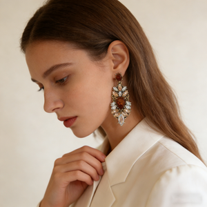 Boucles d'oreilles pendantes XM E62 vintage dorées tendance en forme d'étoile avec accents en cristal opale ambré pour les occasions festives - Product Image 5