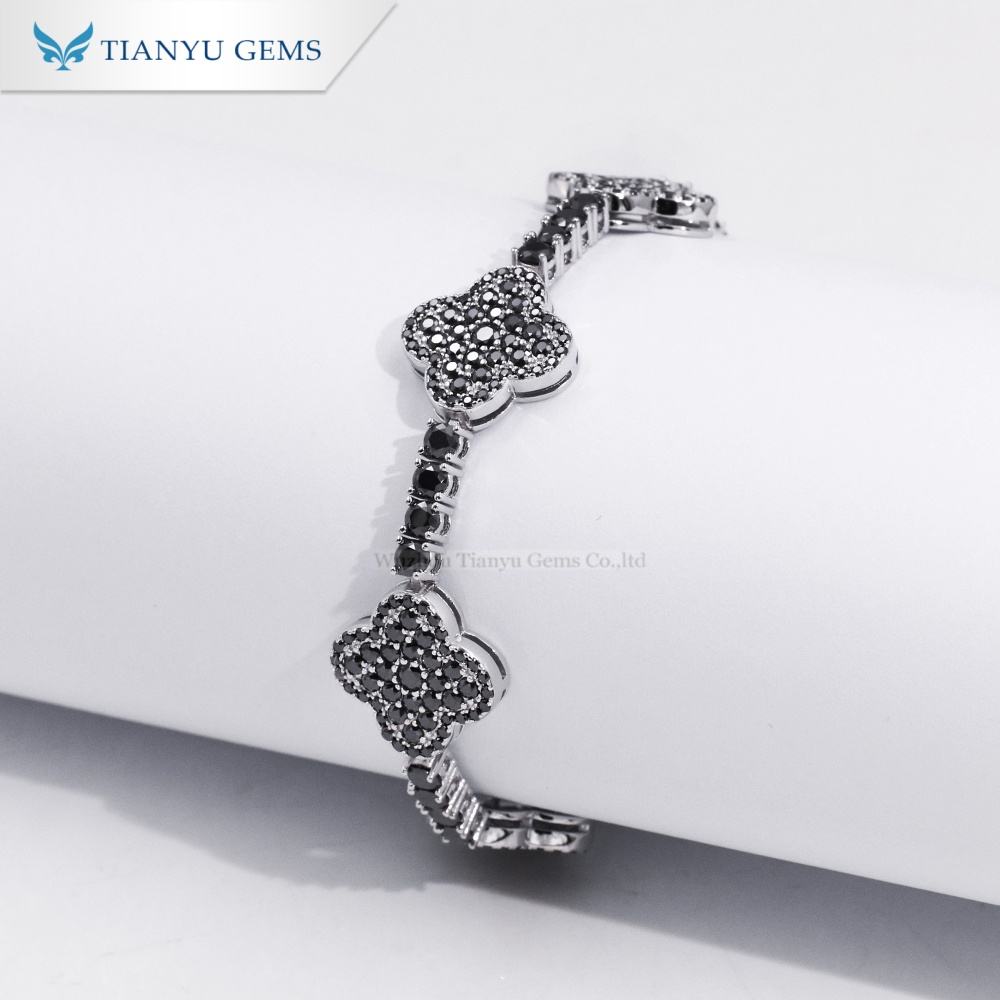 สร้อยข้อมือเพชรโมอิสโคลเวอร์สีดำ