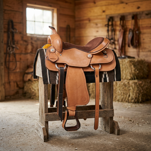 Selle de cheval en cuir repoussé style western simple – Selle de cowboy embossée avec accents turquoise et étriers - Product Image 3