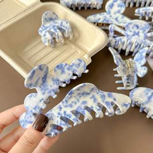 ZiTeng Vintage Azul Blanco Impresión Horquilla Set Estilo chino Acetato Tiburón Horquilla Garra Tamaño mediano Cabello azul y blanco - Product Image 3