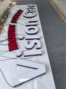 Lettres lumineuses en acrylique <span class=keywords><strong>rouge</strong></span> <span class=keywords><strong>et</strong></span> <span class=keywords><strong>blanc</strong></span> haut <span class=keywords><strong>de</strong></span> gamme, artisanat exquis, enseigne lumineuse personnalisée pour devanture <span class=keywords><strong>de</strong></span> magasin <span class=keywords><strong>et</strong></span> mur <span class=keywords><strong>de</strong></span> marque - Product Image 6