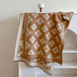 Nouvelle écharpe imprimée florale polyvalente pour l'automne et l'hiver Version coréenne du châle de la fille avec <span class=keywords><strong>cache</strong></span>-<span class=keywords><strong>cou</strong></span> épaissi. - Product Image 6