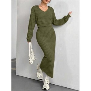 Top de manga larga con cuello en V y Sudadera con capucha verde oscuro de temperamento retro personalizado con <span class=keywords><strong>falda</strong></span> larga del mismo color Conjunto de dos piezas para mujer - Product Image 5