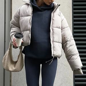 Manteaux d'hiver épais pour femmes, laine de haute qualité, réversible, col montant, tricoté, classique, athleisure, manteau à bulles, bouton logo - Product Image 3