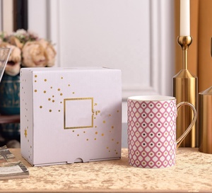 Tasse en Porcelaine Fine Russe de Luxe à Motifs Étoilés avec Poignée Dorée Écologique - Product Image 2