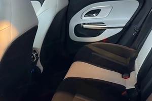 A prezzi accessibili 2025 auto usate MercedesS <span class=keywords><strong>CLA</strong></span> 250 + <span class=keywords><strong>berlina</strong></span> pronta per l'uso, senza incidenti pronta per la spedizione in tutto il mondo - Product Image 4