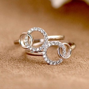 Anillo de Diamantes Abierto con Doble Círculo Entrecruzado de Lujo Ligero para Mujer, Joyería XF, para el Día de San Valentín - Product Image 3
