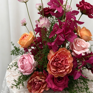 Ramo de Flores en Tonos Retro Magenta y Coral |   Arreglo de seda para despedida de soltera y fiesta de compromiso - Product Image 3