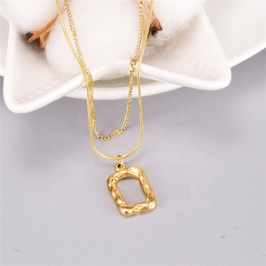 फैशनेबल गहने डबल परत दौर नाग चेन खोखले वर्ग आकर्षण मढ़वाया 18k सोने स्टेनलेस स्टील अवस्र्द्ध हार - Product Image 3