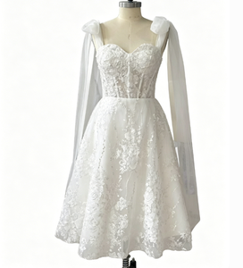 S1808Y 2026 Nuovo Vestito da Sposa Corto con Spalline, Scollo a Cuore, Corsetto in Pizzo Floreale 3D e Strass, Lunghezza al Ginocchio - Product Image 1