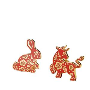 Spille in oro zodiaco placcato in oro rosso smalto duro in Stock creativo in stile cinese - Product Image 2