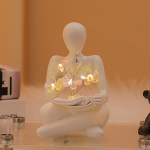 El silencio de resina es una estatua de lámpara de flor de luz nocturna de lectura dorada - Product Image 6