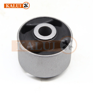 Kaluj Douille de suspension arrière droite Petites bagues de bras de commande 48760-42010 4876042010 pour Toyota RAV 4 III (_ A3 _) RAV 4 IV (_ A4 _) - Product Image 1