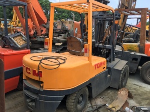 Used 5 Ton <b>Mini</b> TCM Forklift FD50 USA Diesel Engine 4WD Rough Terrain Three Stage Mast Solid Tires Manual Operation Side Shifter - Product Image 1