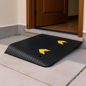 Rampa de Goma para Umbral de 4 Pulgadas de Alto con Superficie Texturizada Antideslizante para Acceso en Silla de Ruedas a Puertas - Product Image 2