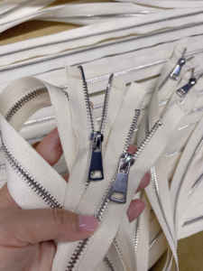 سحاب Hengda عالي الجودة مخصص سحاب معدني 5 # مزدوج مفتوح سحاب معدني لحقائب الملابس - Product Image 3