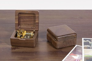 Caja de música de madera de mano Vintage, regalos para amante, <span class=keywords><strong>novio</strong></span>, novia, marido, esposa, caja de música de madera - Product Image 4