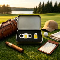 Couteau à cigares de luxe en acier inoxydable Damas avec coupe-cigares à ciseaux à arrêt de sécurité, ouvre-bouteille, marqueur de balle de golf en V, et coffret cadeau