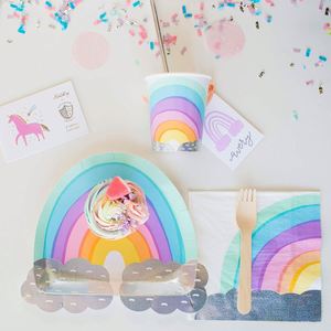 Suministros para Fiesta Arcoíris para 24 Personas, Juego de Vajilla Pastel, Incluye 2 Manteles, Servilletas con Diseño de Nubes, Vasos y Platos Arcoíris, 99 Piezas - Product Image 1