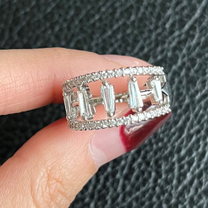 Anillo de Cóctel Geométrico F1594 para Mujer, con Circonita Cúbica Creada en Laboratorio, Corte Esmeralda, Engaste Pavé, Anillos de Moda para Boda - Product Image 3