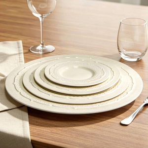 Platos llanos de cerámica repujada de estilo vintage para bodas francesas, elegantes platos base de encaje de estilo barroco. - Product Image 3