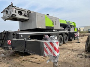 Grue sur camion Zoomlion modèle ZTC2200H 220 tonnes, occasion, très demandée, pour travaux municipaux. - Product Image 3