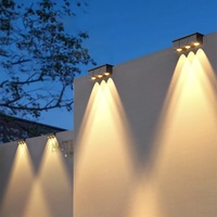Lampe murale solaire LED IP65 avec construction en aluminium et diffuseur en PC pour une utilisation extérieure étanche dans la cour et le jardin
