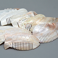 Peignes et brosses à cheveux en coquillages de la série animale, artisanat en coquillages de style méditerranéen, décoration intérieure, petits cadeaux, souvenirs d'aires touristiques