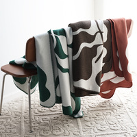 Plaid Abstrait Ondulé avec Bordure à Points Contrastants pour Canapé-Lit, Couverture Décorative Douce en Jacquard Tricoté pour la Maison