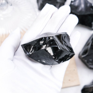 All'ingrosso cristalli ruvidi guarigione pietre e cristalli naturali di ossidiana nera pietra grezza per la vendita - Product Image 2