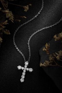 Collier pendentif classique en or jaune massif 10 carats avec diamant rond brillant de 1,03 ct cultivé en laboratoire |   Diamant de laboratoire CVD taille brillant rond - Product Image 4