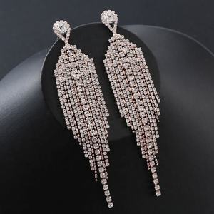 Boucles d'oreilles pendantes de mariée de haute qualité, classiques, géométriques, plaquées or, avec strass, chaîne longue à pampilles scintillantes pour femmes - Product Image 6