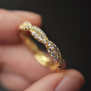 Anello da Donna Q712 in Oro Giallo con Diamante Taglio Brillante Rotondo Colore G Naturale Stile Classico per Fidanzamento - Product Image 1