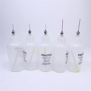 Flacon de colle liquide en plastique de <span class=keywords><strong>50</strong></span> <span class=keywords><strong>ml</strong></span> <span class=keywords><strong>avec</strong></span> <span class=keywords><strong>seringue</strong></span> à <span class=keywords><strong>aiguille</strong></span> pour application manuelle anti-fuite - Product Image 1