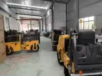 Rouleau de route de compacteur hydraulique populaire de 2000kg avec des caractéristiques vibratoires de bouton d'urgence à refroidissement par eau-composants de noyau de pompe à moteur