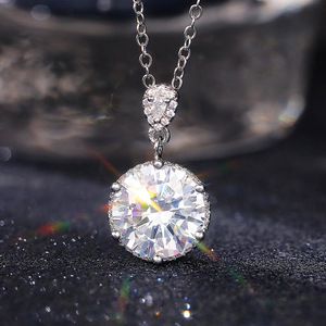 Collana con Pendente Solitario a Sei Punte in Zircone per Donna, Gioiello alla Moda con Catena a Clavicola - Product Image 1