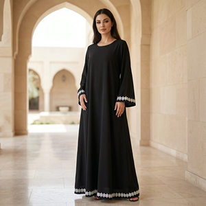 Robe de prière minimaliste noire avec bordure en dentelle pour un usage quotidien - Product Image 1