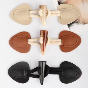 Tùy Chỉnh Bán Buôn Nhựa Bò Sừng Khóa Bông Sợi Dây Thừng Nút Len Áo Khoác Bông Áo Da Khóa - Product Image 1