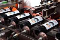 Nouvelle ligne de production d'impression sérigraphique automatique monochrome à servomoteurs complets pour l'impression d'étiquettes de conteneurs/bouteilles/cartes, cosmétiques/boissons
