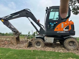 Excavatrice sur pneus Doosan 6 tonnes DX60W d'occasion avec boîte de vitesse pompe moteur et PLC fabriquée en Corée à vendre - Product Image 5